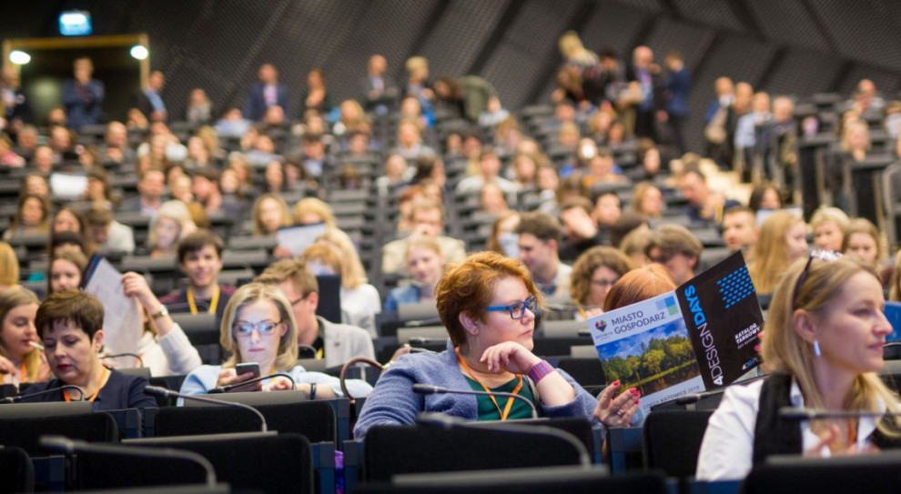 4 Design Days to największe w tej części Europy wydarzenie rynku nieruchomości, architektury, wnętrz i wzornictwa (Fot. PropoertyNews.pl) Ciekawa dyskusja o rynku pracy i edukacji. Wkrótce rusza 4 Design Days