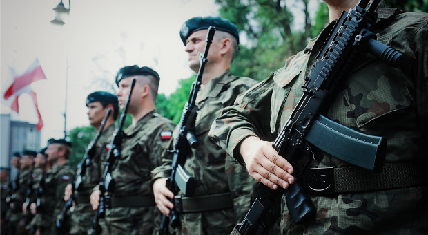 Przysięga wojskowa Terytorialsów z 1. Podlaskiej Brygady Obrony Terytorialnej. Foto: DWOT Żołnierze ochotnicy WOT dostaną podwyżki