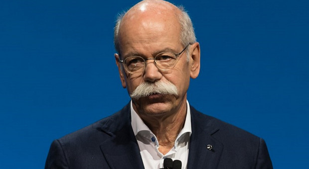 Dieter Zetsche po przejściu na emeryturę będzie mógł liczyć na astronomiczną wypłatę 4 250 euro... dziennie! (Fot. Matti Blume/wikimedia, licencja CC BY-SA 4.0 4 250 euro dziennie! Tyle wyniesie emerytura szefa Daimlera