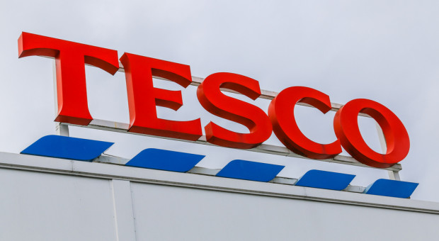 W ubiegłym roku Tesco ogłosiło planowane zwolnienie 1,7 tys. osób ze stanowisk kierowniczych, obiecując jednak, że 900 z nich znajdzie inne stanowiska wewnątrz firmy. (fot. shutterstock.com) Tesco zapowiada redukcję 9 tys. miejsc pracy