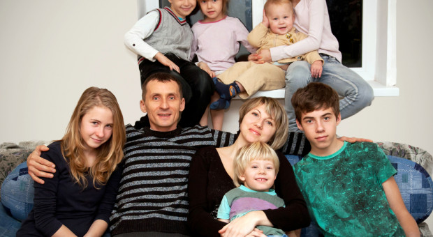 Pierwsze czytanie projektu ustawy "Mama 4 plus" odbędzie się 30 stycznia. (fot.shutterstock.com) Emerytura dla matek 4 plus dyskryminuje ojców dzieci? Rzecznik ma wątpliwości