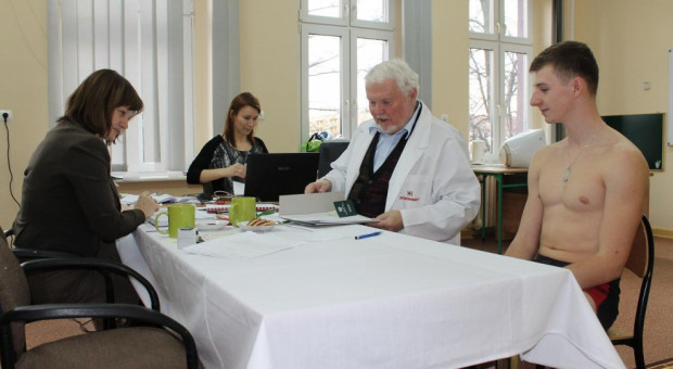 Wraz z profesjonalizacją pobór nie został zniesiony, tylko zawieszony (fot.arch.Tychy.wkuwp.mi.pl) W lutym w Warszawie ruszy kwalifikacja wojskowa dla urodzonych w 2000 r.