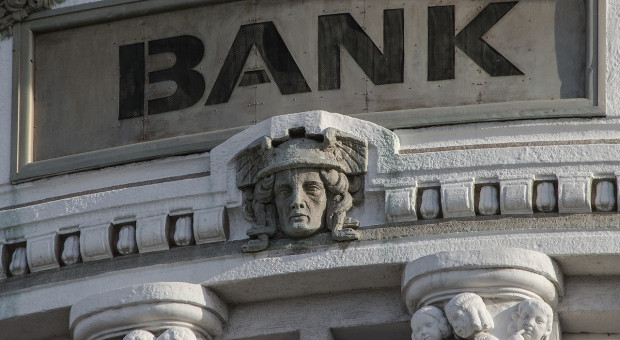 Marek Suski podkreślił, że nie ma planów, czy projektu ujawnienia zarobków kadr kierowniczych banków prywatnych.fot. Pixabay Zarobki w bankach prywatnych nie będą ujawniane
