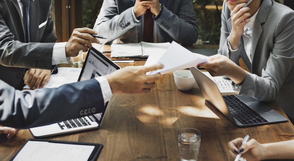 Wsparcie nie spełniło naszych oczekiwań - twierdzi przeszło połowa firm zrzeszonych w bilateralnych izbach handlowych Fot. Shutterstock Przedsiębiorcy niezadowoleni. Wsparcie w koronakryzysie nie spełniło oczekiwań