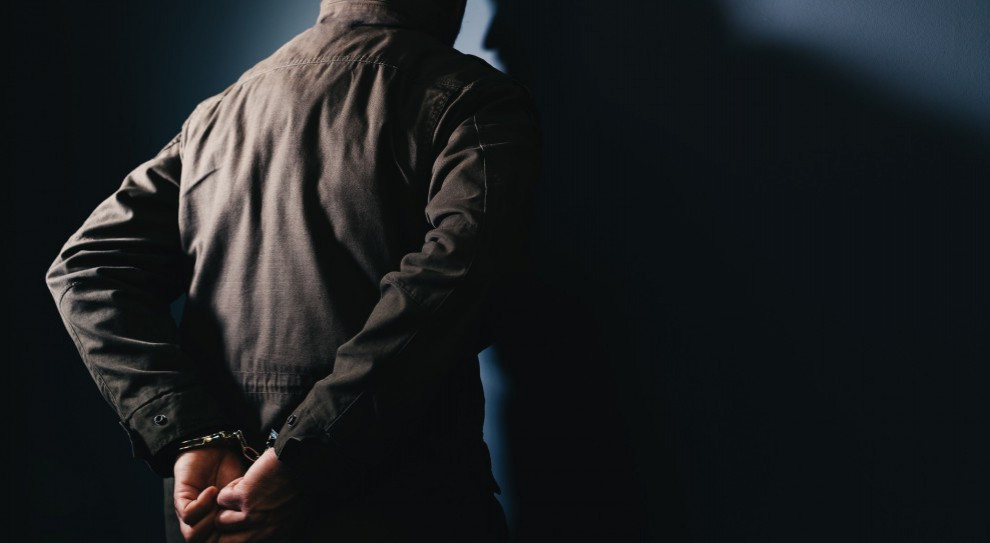 Mężczyzna przyjął od przedsiębiorcy łapówkę w wysokości 10 tys. zł. (Fot. Shutterstock) Urzędnik zatrzymany przez CBA. Przyjmował łapówkę