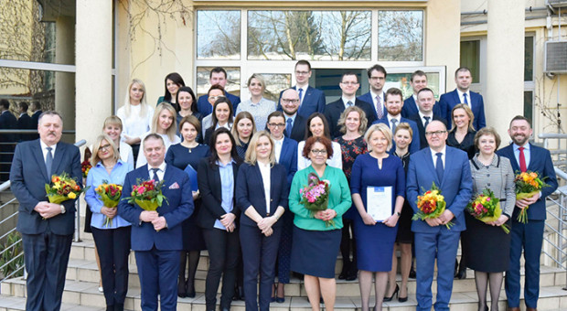 Nowi młodsi inspektorzy pracy, którzy będą pracować w PIP (fot. PIP/pip.gov.pl) Nowe twarze w składzie Państowej Inspekcji Pracy