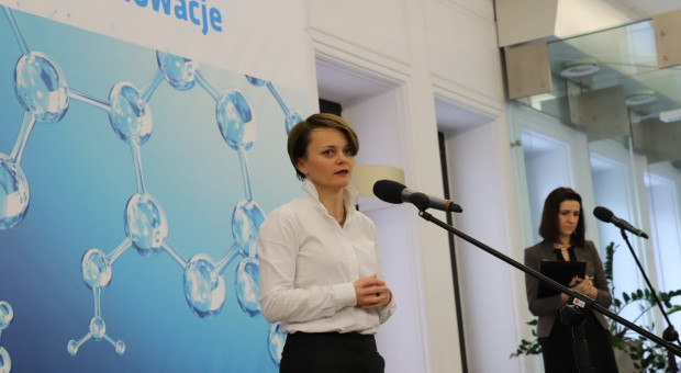Minister Jadwiga Emilewicz, która kieruje Ministerstwem Przedsiębiorczości i Technologii. (fot. twitter.com/MPiT_GOV_PL) Portal biznes.gov.pl działa 3 lata. Ministerstwo Przedsiębiorczości i Technologii zadowolone