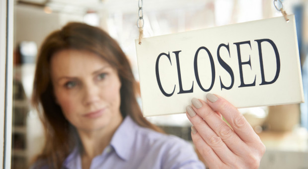 Z badania Maison & Partners, przeprowadzonego na zlecenie ZPP, wynika, że 71 proc. Polaków uznaje, że zakaz handlu to naruszanie ich swobody konsumenckiej, a państwo nie powinno ustalać, jak obywatele spędzają niedziele. (Fot. Shutterstock) Kaźmierczak: Ustawa o zakazie handlu w niedziele to zagłada małych sklepów. Powinna trafić do kosza