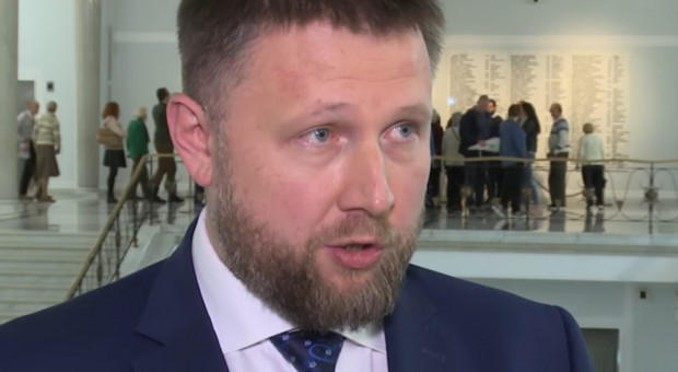 Marcin Kierwiński (PO-KO) poinformował, że Platforma zwróci się z oficjalnym pismem do premiera Mateusza Morawieckiego. (fot. youtube.com) PO chce, aby premier zawiesił w obowiązkach koordynatorów służb specjalnych