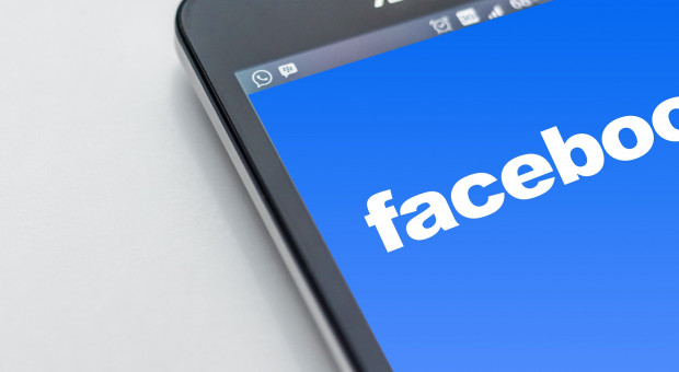 Czy bezpieczeństwo Facebooka i pracowników firmy uzasadnia daleko idący monitoring sieci społecznościowej? (fot. pixabay.com/domena publiczna) Kontrowersje wokół Facebooka i identyfikacji zagrożeń dla firmy oraz jej pracowników