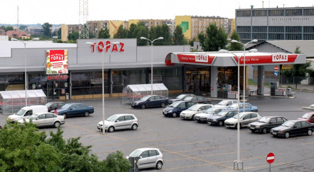 Sklep na stacji paliw Topaz w Radzyniu Podlaskim zgodnie z prawem może być otwarty dla klientów w każdą niedzielę (fot. mat.pras) Sklep w Radzyniu Podlaskim może handlować w niedzielę