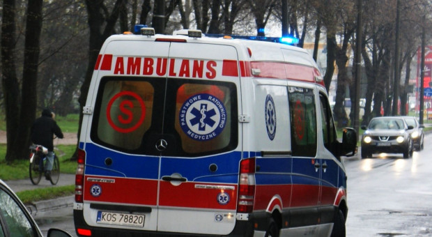 Kobieta skontaktowała się z dyspozytorem pogotowia ratunkowego ws. chorego dziecka, jednak ten polecił jej samodzielnie zgłosić się do szpitala w Wolsztynie (fot.pixabay) Dyspozytor nie wysłał karetki do chorego dziecka. Sprawą zajmie się prokuratura