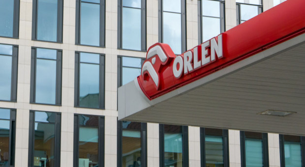 PKN Orlen wskazuje, że po raz pierwszy w historii negocjacje ze stroną związkową na temat wynagrodzeń i nagród zostały zakończone przed ustalonym terminem 28 lutego (fot. DarwelShots / Shutterstock.com) PKN Orlen porozumiał się ze związkami zawodowymi w sprawie wynagrodzeń