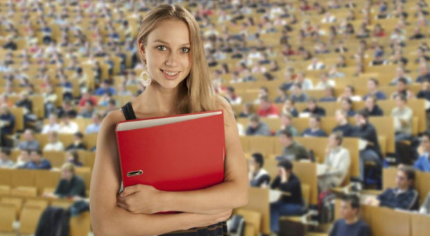 Studia dualne to nowoczesny model kształcenia łączący tradycyjne zajęcia akademickie z pracą zawodową (fot. fotolia) Studia dualne coraz popularniejsze wśród studentów i przedsiębiorców. To szansa dla firm na pozyskanie pracowników z praktyczną wiedzą