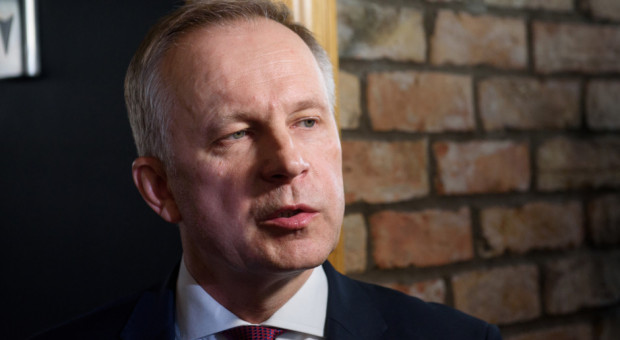 Ilmars Rimszeviczs jest oskarżony o korupcję. Zaprzecza. Fot. Shutterstock Precedensowy wyrok Trybunału ws. zawieszenia prezesa banku