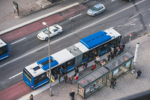 Autonomiczne autobusy na ulicach Szwecji. Kierowcy na razie zostają na pokładzie