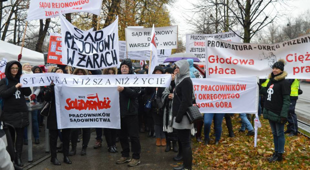 Organizatorzy szacują, że w proteście weźmie udział ok. 3 tys. osób. (fot. Facebook/ NSZZ "Solidarność" Pracowników Sądownictwa) Jutro manifestacja pracowników sądów i prokuratur. Domagają się podwyżek