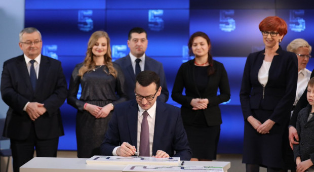 Emerytura plus ma wejść w życie od 1 marca 2019. (fot. Twitter/Kancelaria Premiera) Premier Morawiecki podał termin wypłacenia Emerytury plus