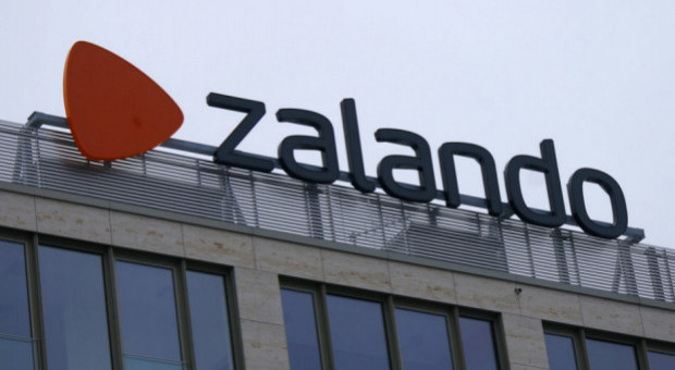 Zalando Lounge, klub zakupowy Zalando, rozpoczął współpracę z dostawcą usług logistycznych Fiege e-Com North w celu obsługi procesów operacyjnych centrum dystrybucyjnego w Olsztynku. (Fot. Shutterstock) Zalando inwestuje w Polsce. Powstanie 500 miejsc pracy