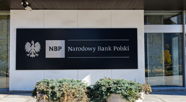 Morawiecki podkreślił również, że NBP jest instytucją niezależną od polskiego rządu. (fot.shutterstock.com) Premier wyjaśnia skąd wysokie zarobki w NBP