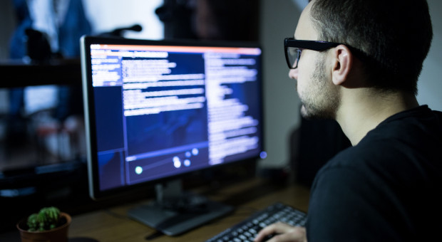 W wyniku phishingu nastąpiło nieuprawnione logowanie do skrzynek e-mail dwóch pracowników WAT (fot. Shutterstock) Hakerzy zaatakowali skrzynki pocztowe pracowników znanej uczelni