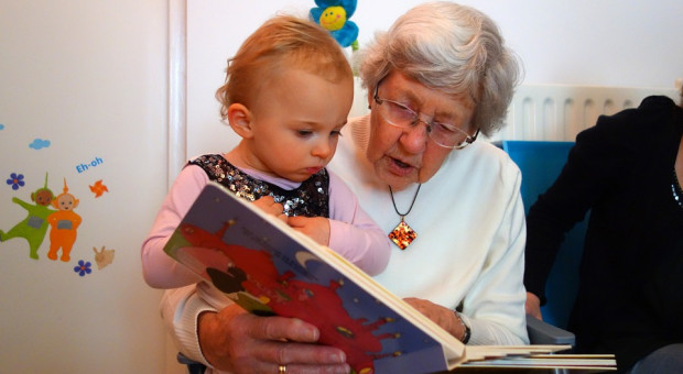 Najwięcej wniosków składają kobiety w wieku od 60 do 69 lat. (fot.pixabay.com) Mama 4 plus w Śląskiem. Już 2,5 tys. wniosków o świadczenie