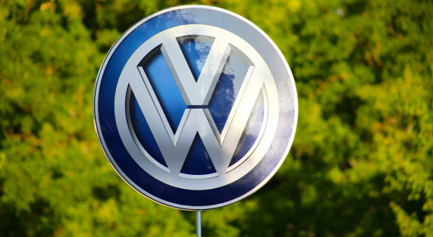 Volkswagen to jedna z najbardziej rozpoznawalnych marek samochodowych na świecie. (fot. pixabay.com) Volkswagen ma problem. Związki nie chcą fabryki na południu Europy