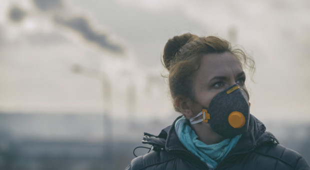 Rada Ochrony Pracy we wtorek przyjęła stanowisko w sprawie zagrożeń wynikających z oddziaływania smogu i ochrony przed jego szkodliwym działaniem. fot. Shutterstock Rada Ochrony Pracy apeluje w sprawie smogu