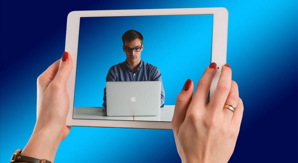Duża rola spoczywa na pracodawcach – dobra atmosfera i przyjazne relacje na linii pracownik–pracodawca przekładają się na większe zadowolenie z pracy. fot. Pixabay Połowa Polaków czuje się niedoceniana w pracy. Pomóc może specjalna platforma