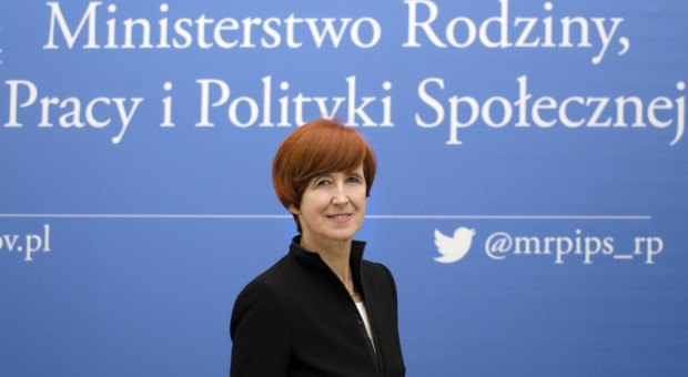 Koszt wypłaty jednorazowych świadczeń pieniężnych to kwota ponad 10,7 mld złotych. (Elżbieta Rafalska, fot.mrpips.gov.pl) Emerytura plus w szczegółach. Resort pracy rozwiewa wątpliwości