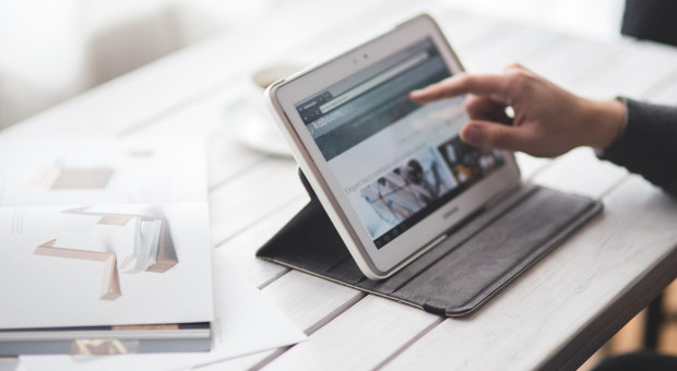 Badanie Veritas Technologies przeprowadzono wśród dyrektorów informatycznych w blisko 1500 firmach, w różnych krajach. (fot. pixabay.com/domena publiczna) Brytyjska wydajność pracy pod lupą. 2 godziny dziennie zmarnowane