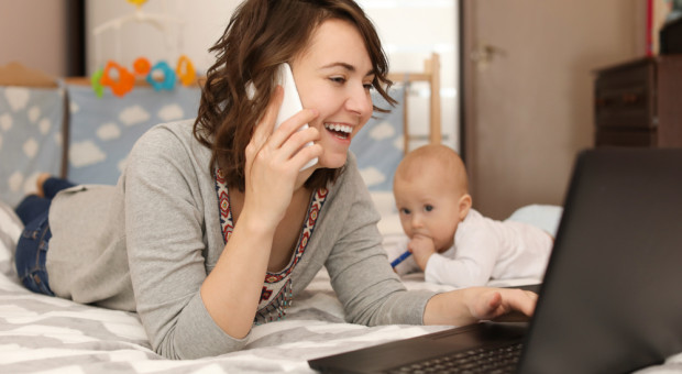 Ze wsparcia GUP postanowiło skorzystać kilkadziesiąt kobiet. (fot.shutterstock.com) "Mama na etacie" w Gdańsku. Kilkadziesiąt pań w programie