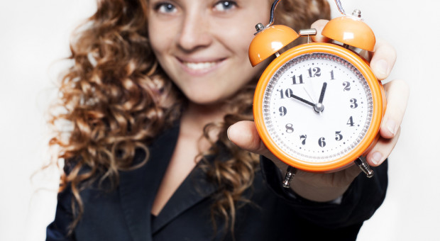 Zmiana czasu została wymyślona, kiedy ludzie wstawali do pracy na 5 rano. Dziś warunki pracy mocno się zmieniły (fot. Shutterstock.com) Kosztowne przestoje, problemy z rozliczaniem czasu pracy. Nadchodzi zmiana czasu. Nie ostatnia...