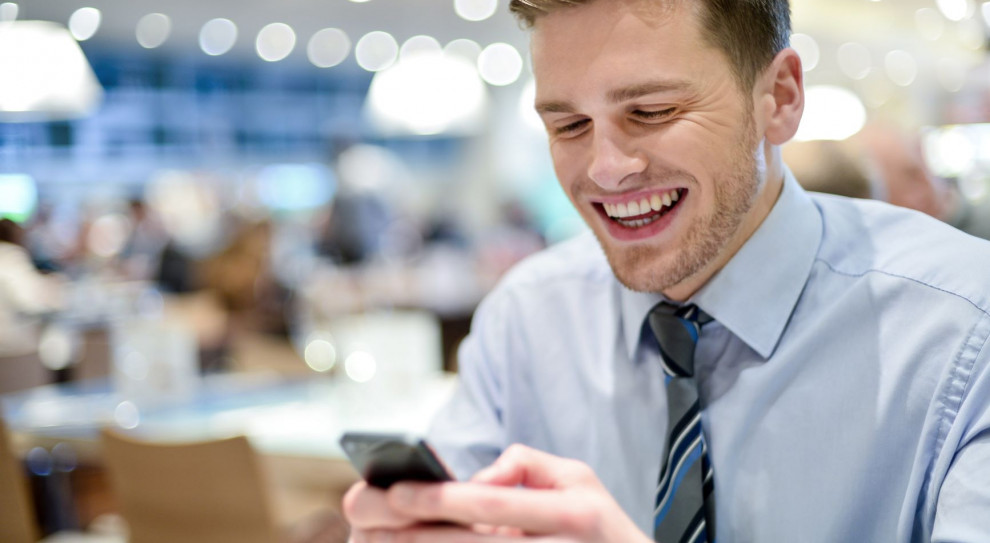 Tradycyjny SMS również może poprawić komunikację wewnętrzną w firmie. (fot. materiały prasowe) SMS usprawni komunikację wewnętrzną? Dobrze wykorzystany z pewnością