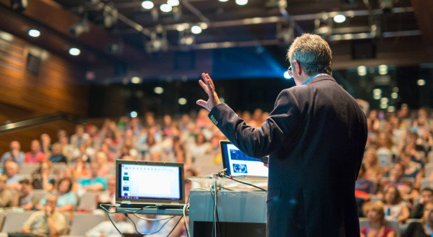 Złożona w Sejmie petycja to pokłosie wypowiedzi wicepremiera Gowina na temat jawności wynagrodzeń w NBP (fot. Shutterstock.com) Pracownicy uczelni wyższych będą musieli składać oświadczenia majątkowe? Kontrowersyjna petycja już w Sejmie