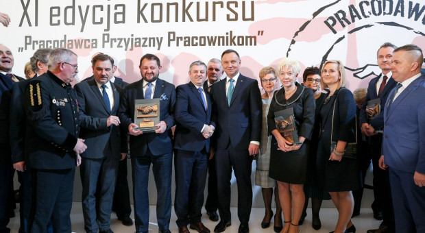 W tym roku jury wyróżniło 22 firmy. (fot. Twitter/Kancelaria Prezydenta) PGE Energia Ciepła, Ardagh Glass, JSW, Emitel, Lerg z tytułem „Pracodawcy Przyjaznego Pracownikom”