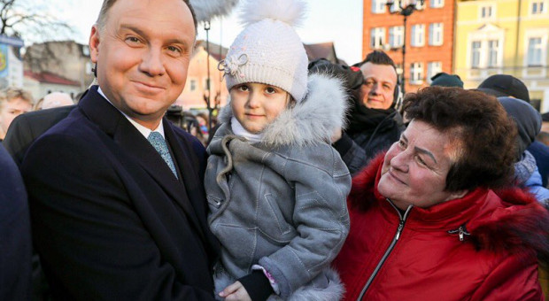 Prezydent podczas spotkania z mieszkańcami woj. wielkopolskiego (fot. Jakub Szymczuk/KPRP) Andrzej Duda: Nauczyciele powinni w Polsce dobrze zarabiać