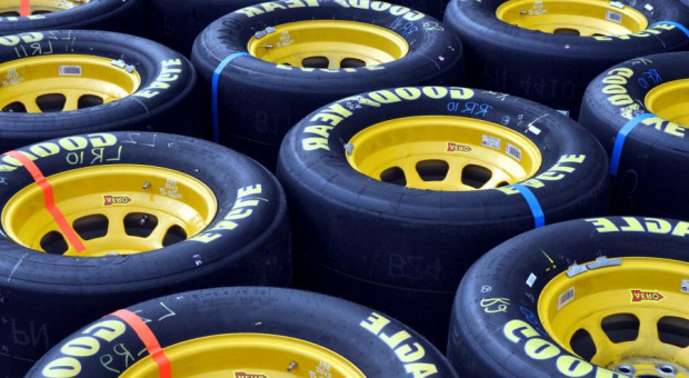 Goodyear to firma amerykańska. Jest trzecim producentem opon i gumy na świecie (fot. domena publiczna) Oponiarska marka Goodyear zwolni w Niemczech 1100 osób