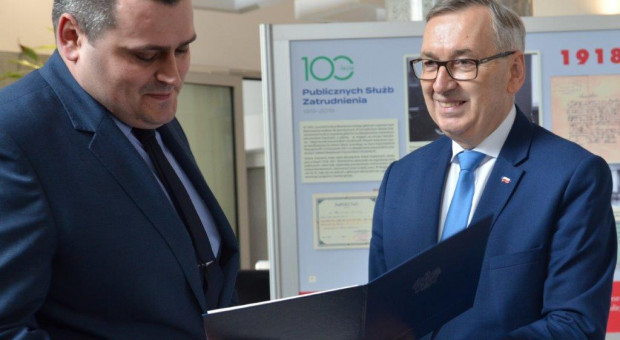 Michał Podulski, wiceprezes Stowarzyszenia odebrał nominację do Rady z rąk wiceministra Stanisława Szweda (fot.SAZ/mat.pras.) Agencje zatrudnienia mają swojego człowieka w Radzie Rynku Pracy