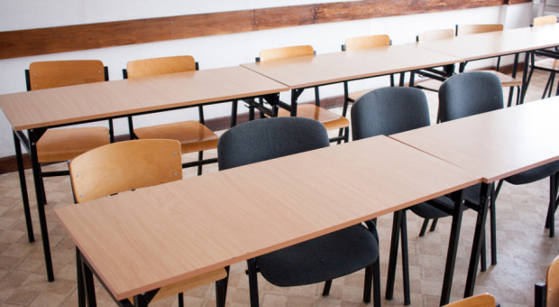 ZNP chce zwiększenia o 1000 zł tzw. kwoty bazowej służącej do wyliczania średniego wynagrodzenia nauczycieli. (Fot. Shutterstock) Broniarz: Większość szkół, które weszły w spór zbiorowy, jest za strajkiem