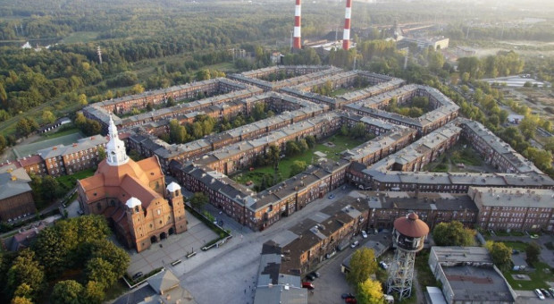 Katowicki Nikiszowiec to przykład zakładowego osiedla z początku XX wieku (Fot. UM Katowice) Pracownik plus w mieszkaniu plus lekarstwem na brak rąk do pracy?