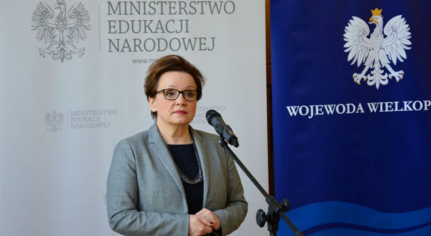 Na uwagę, że brak pieniędzy powstrzymuje napływ do zawodu nauczyciela młodych ludzi, minister edukacji powiedziała, że to właśnie wiąże się ze strukturą wynagrodzenia. (fot. men.gov.pl) Zalewska: Zbliżyliśmy się do postulatów związków. Oczekujemy podobnego zachowania