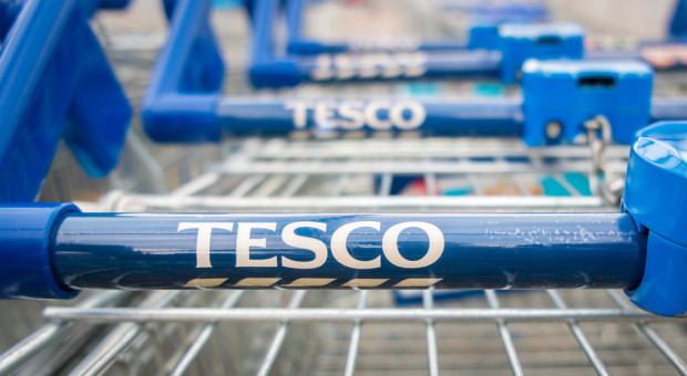 Wdrożenie wymagań standardu ISO zajęło spółce niemal 18 miesięcy. (Fot. Shutterstock) Magazyny Tesco uzyskały certyfikat z zakresu bezpieczeństwa pracy