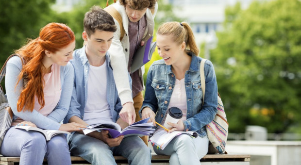 Najliczniejszą grupę stanowiły osoby w wieku 25-34 lata - 271,7 tys. (28 proc. ogółu). (Fot. Shutterstock) Bezrobocie dotyka przede wszystkim ludzi młodych