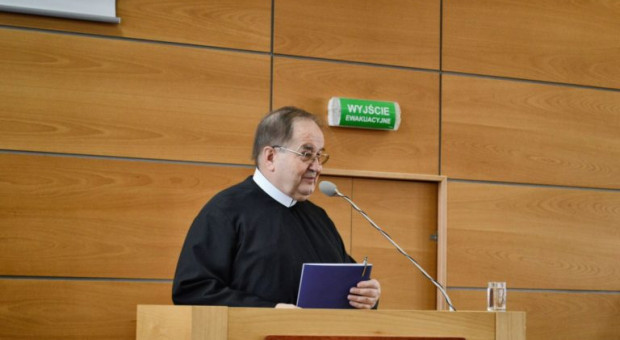 - Wiecie dlaczego pielęgniarstwo? Bo potrzeba ludzi etycznych - mówił o. Rydzyk. fot. WSKSiM Adrian Szewczyk Tadeusz Rydzyk otwiera na swojej uczelni pielęgniarstwo