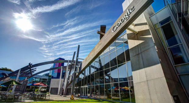 Kampus firmy Google w Mountain View w Kaliforni. (fot. Robbie Shade/flickr.com/CC BY 2.0) Google ugiął się pod naporem protestów. 15 dolarów za godzinę dla pracowników tymczasowych
