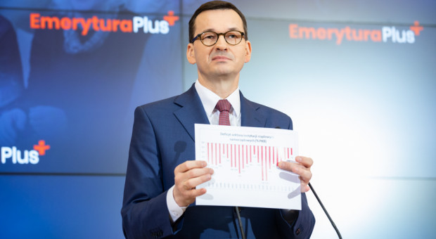 Mateusz Morawiecki w czasie prezentowania projektu Emerytura plus, który właśnie przegłosowali posłowie. (fot. KRPM/flickr.com/domena publiczna) Emerytura plus przeszła przez Sejm