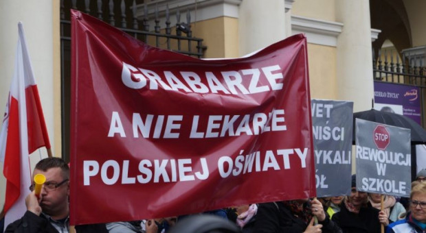 Groźba strajku w oświacie nadal pozostaje niezażegnana (fot. mat. ZNP) Strajk nauczycieli: Związkowcy apelują do pracodawców, by rodzice mogli przyjść do pracy z dziećmi
