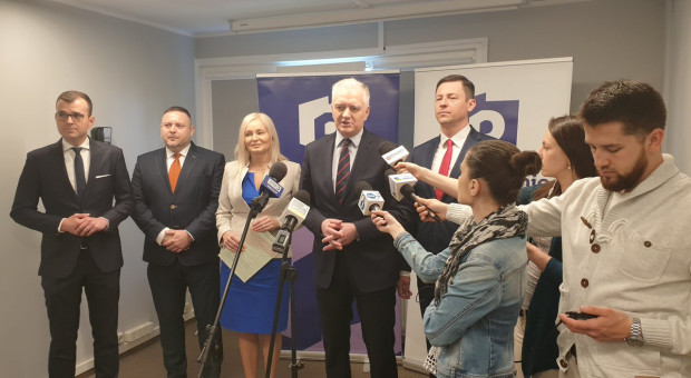 - Jako przedsiębiorcy zależy mi na prostym, przejrzystym prawie i chciałabym to prawo móc dla państwa wprowadzać tam w Parlamencie Europejskim - mówi Żołnieruk. (fot. Twitter/Porozumienie) Gowin: wolny rynek to jeden z fundamentów zjednoczonej Europy