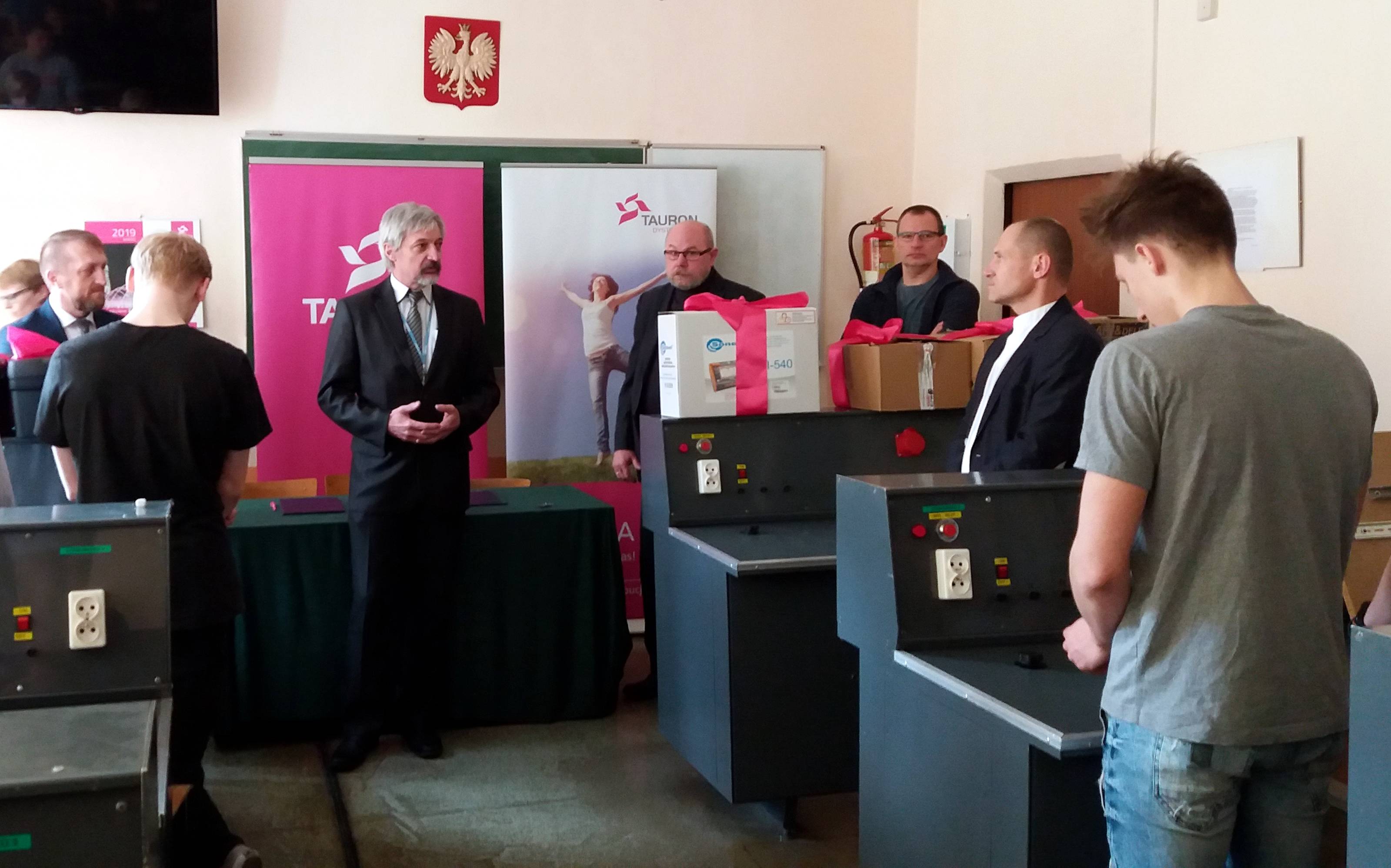 Nowy sprzęt oddany przez Tauron do dyspozycji uczniów w Gliwicach. (fot. Tauron Dystrybucja/materiały prasowe)